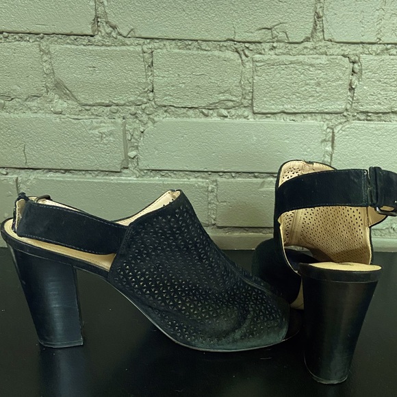 Size 9 Open Toed Strap Heels - Picture 3 of 3